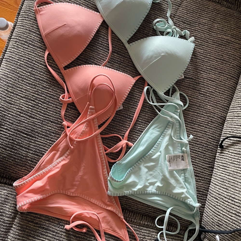 2 Bikini sets